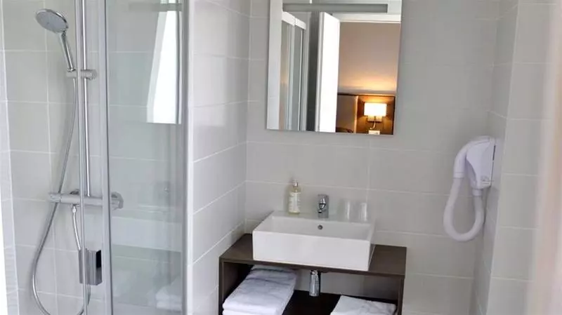 هتل De Flore   Montmartre