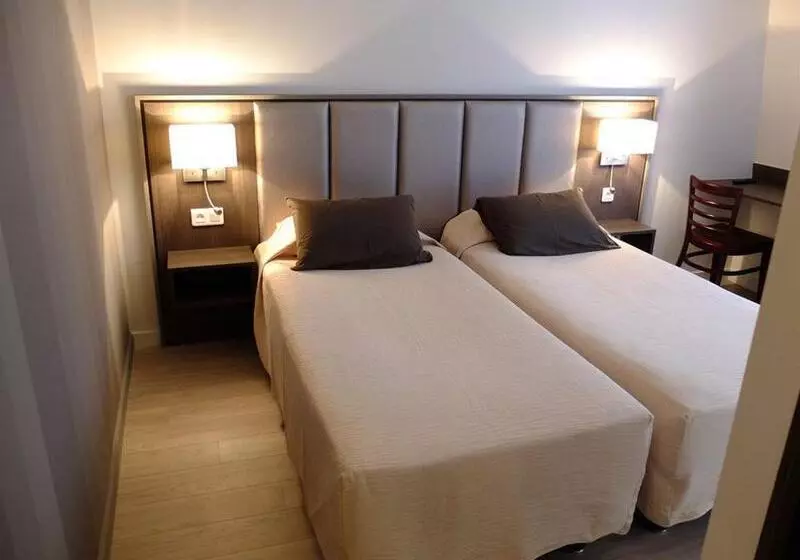 هتل De Flore   Montmartre