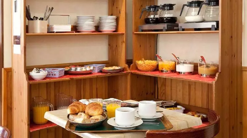 هتل De Flore   Montmartre