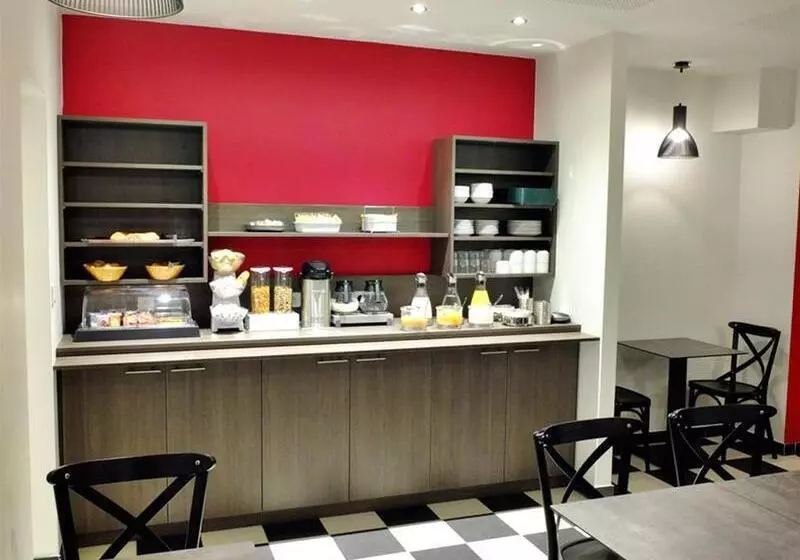 هتل De Flore   Montmartre