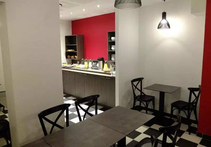 هتل De Flore   Montmartre