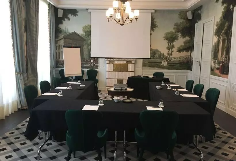 هتل Domaine De Saulon