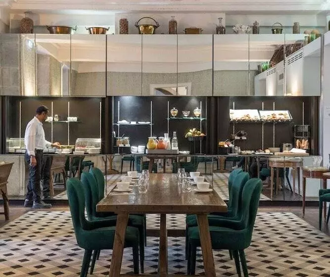 هتل Domaine De Saulon