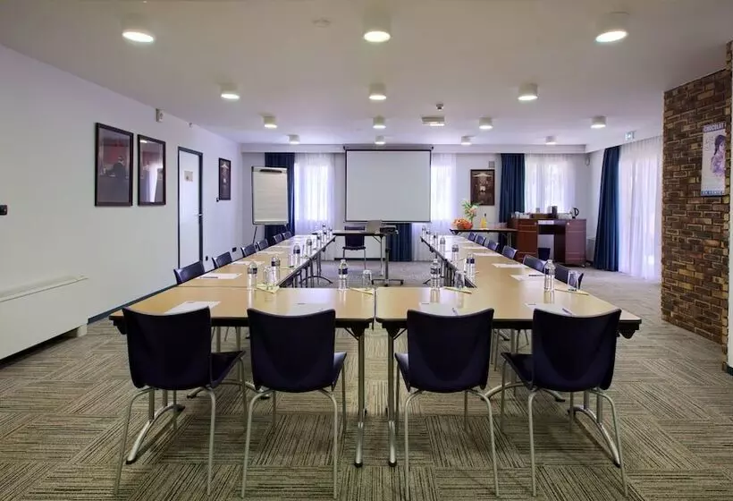 בית מלון כפרי Kyriad Libourne Saint Emilion