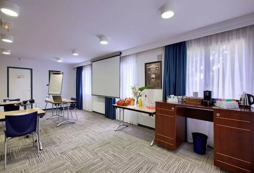 בית מלון כפרי Kyriad Libourne Saint Emilion