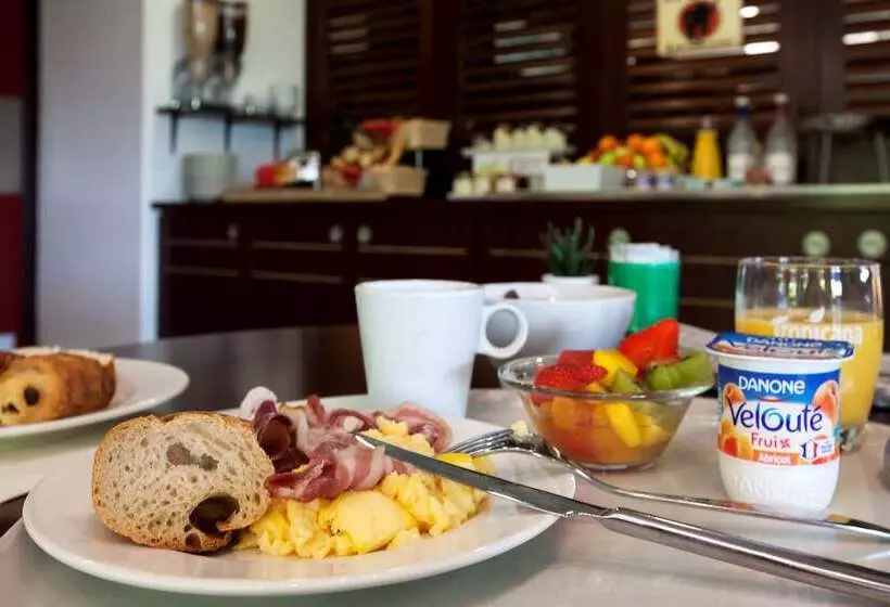 בית מלון כפרי Kyriad Libourne Saint Emilion