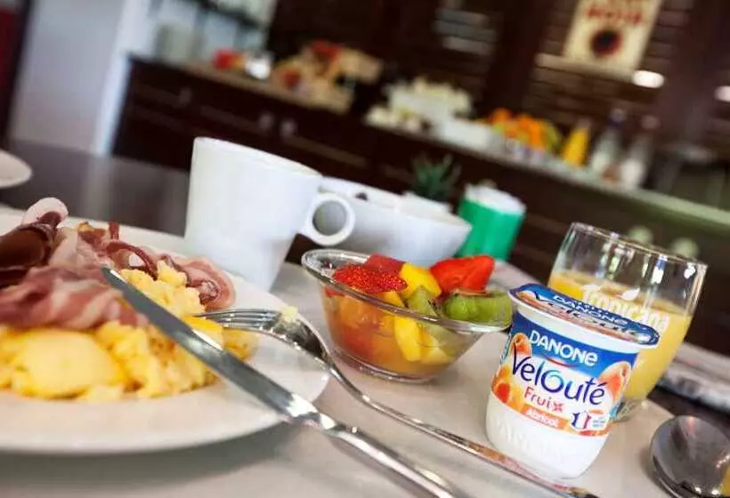 בית מלון כפרי Kyriad Libourne Saint Emilion