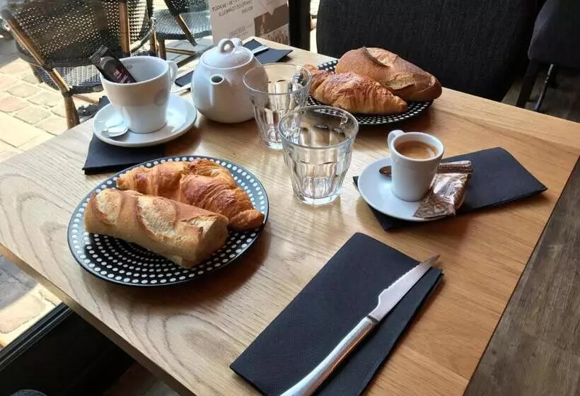 Отель Les Initiés