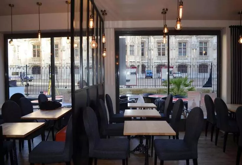 Отель Les Initiés