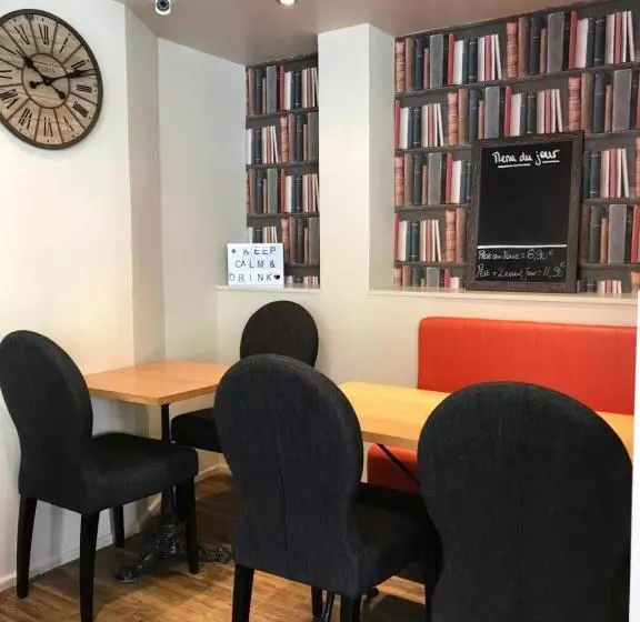 Отель Les Initiés