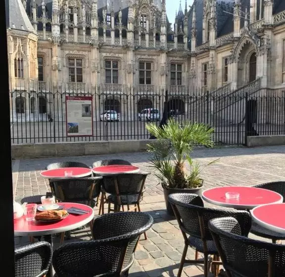 Отель Les Initiés