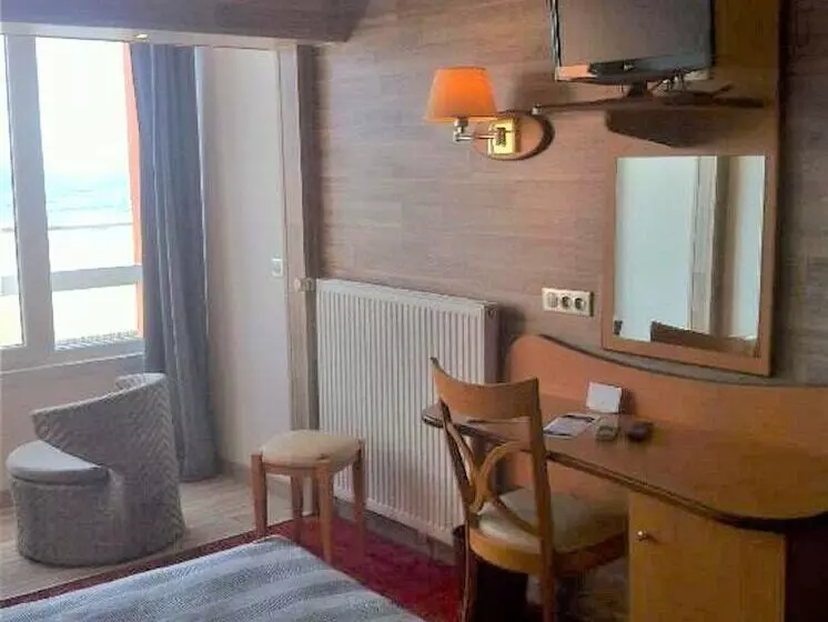 בית מלון כפרי Logis Hôtel & Restaurant Mediterranee