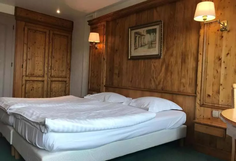 Отель Restaurant Aux Trois Roses