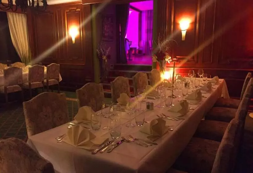 Отель Restaurant Aux Trois Roses