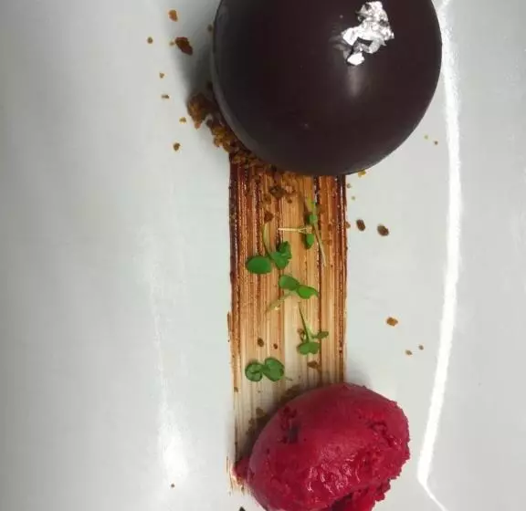 Отель Restaurant Aux Trois Roses