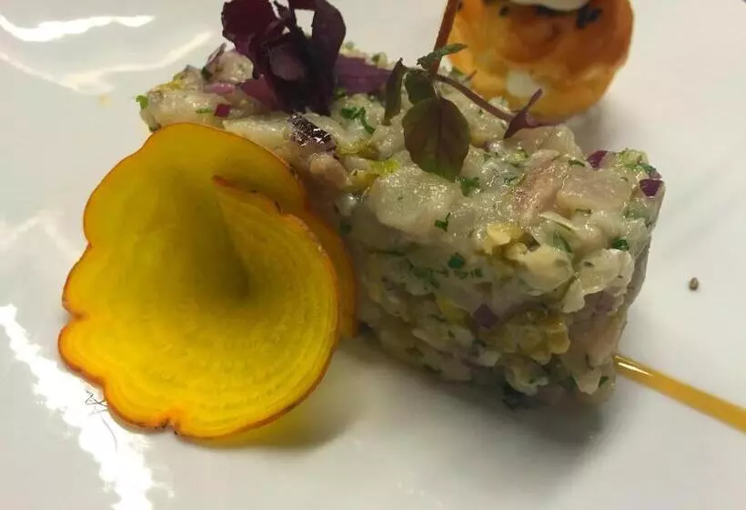 Отель Restaurant Aux Trois Roses