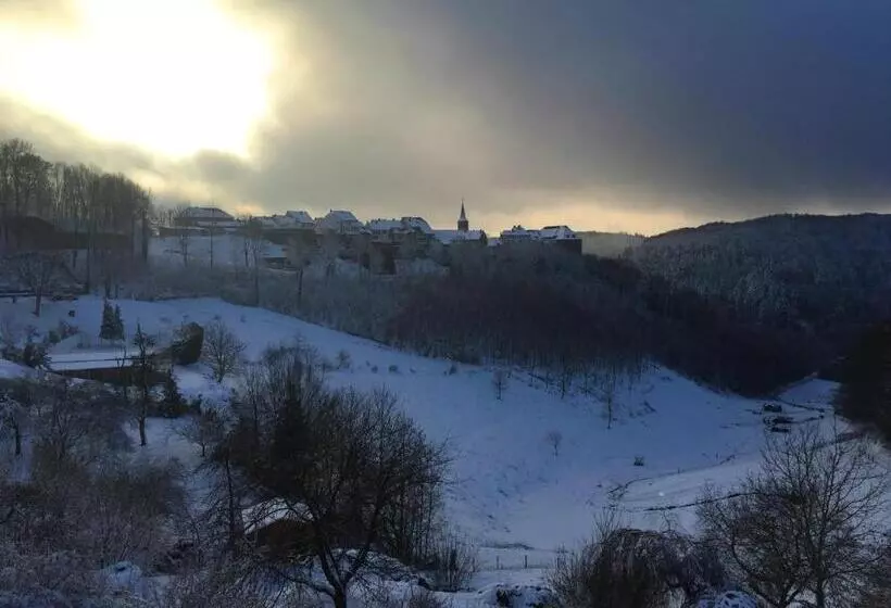 Отель Restaurant Aux Trois Roses