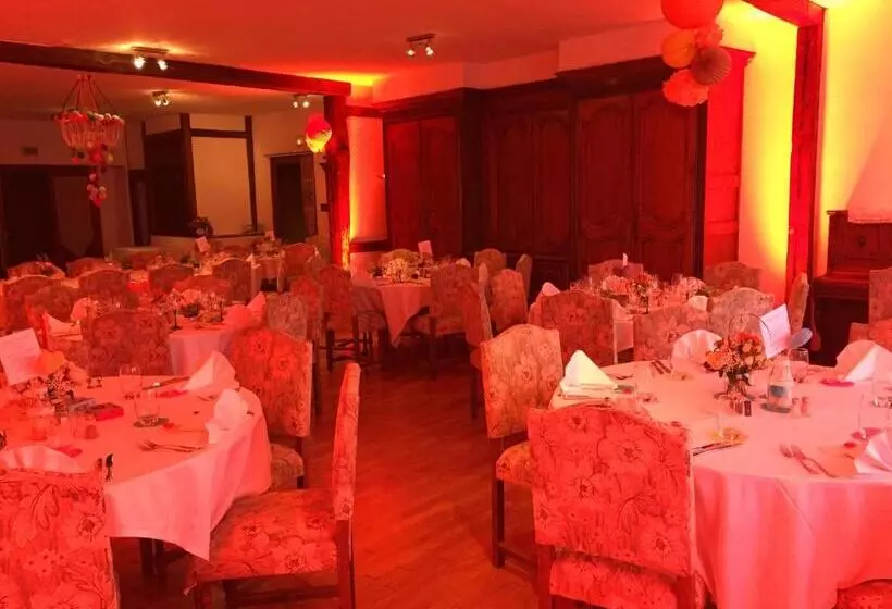 Отель Restaurant Aux Trois Roses