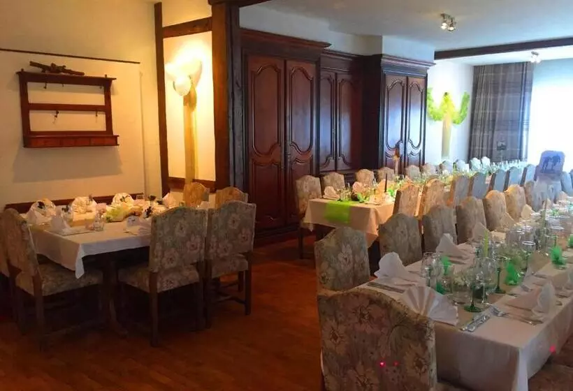 Отель Restaurant Aux Trois Roses