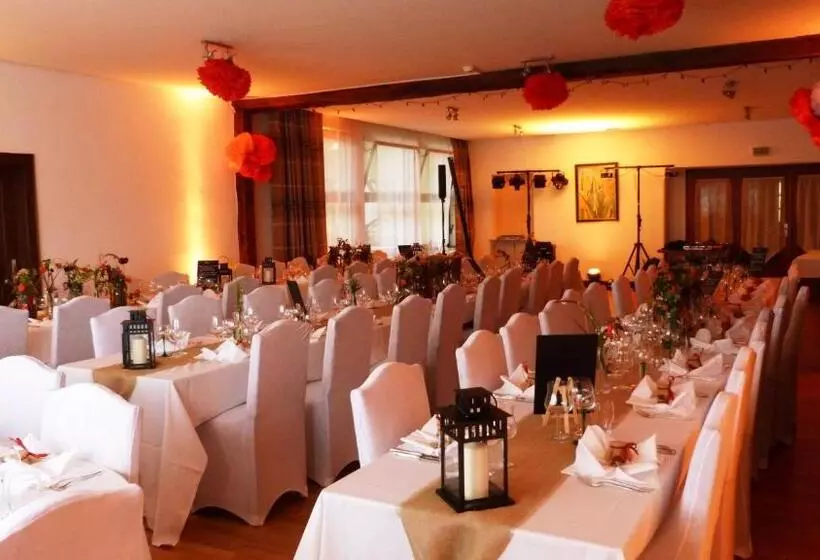 Отель Restaurant Aux Trois Roses