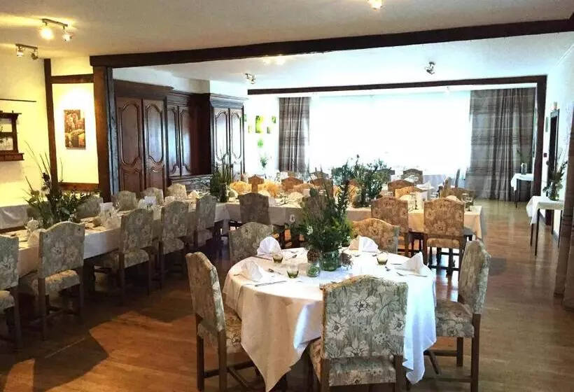 Отель Restaurant Aux Trois Roses