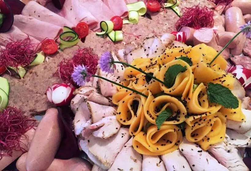 Отель Restaurant Aux Trois Roses