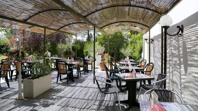 هتل Campanile Aix En Provence Ouest Jas De Bouffan