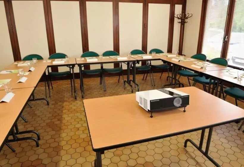 酒店 Campanile Moulins  Avermes