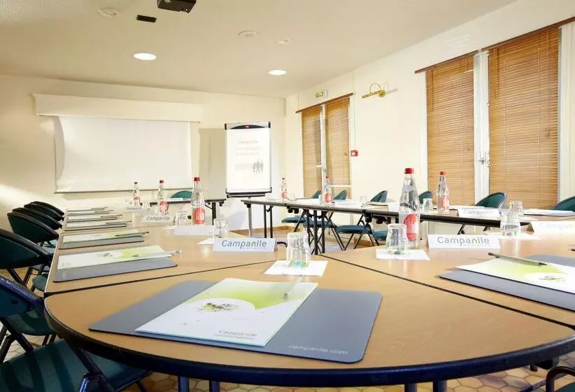 호텔 Campanile Rouen Nord Barentin