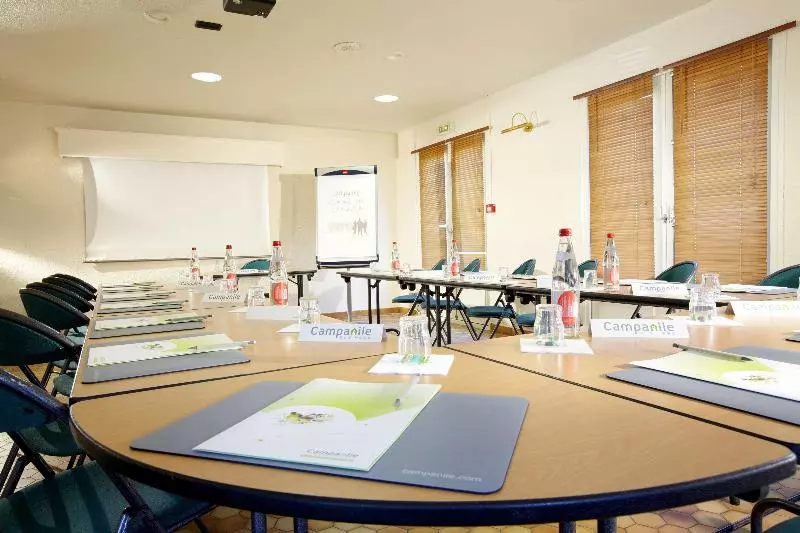 호텔 Campanile Rouen Nord Barentin
