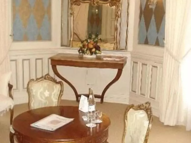 ホテル The Originals Château De Perigny