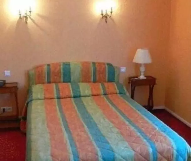 ホテル The Originals Château De Perigny