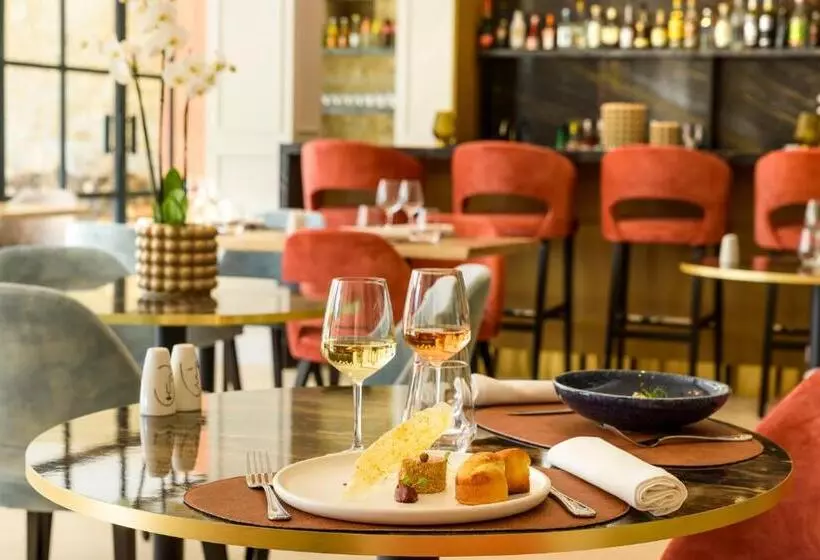 Hotel Domaine De Valmouriane