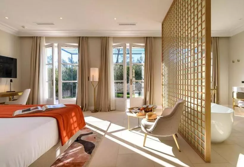 Hotel Domaine De Valmouriane