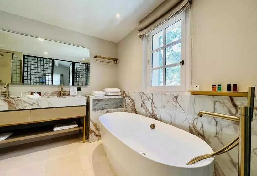 Hotel Domaine De Valmouriane