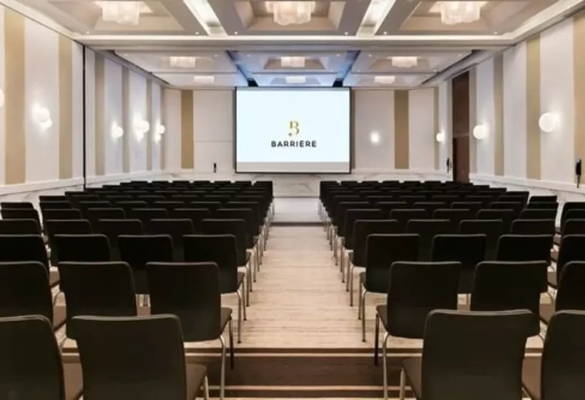 בית מלון כפרי Hôtel Barrière Le Gray D Albion