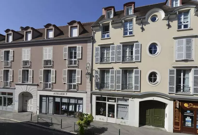 هتل Ibis Château De Fontainebleau