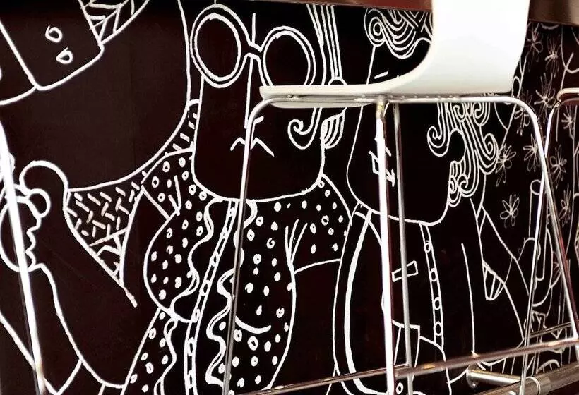 هتل Ibis Château De Fontainebleau