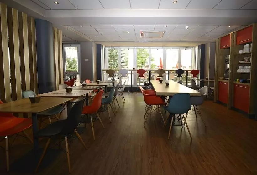 هتل Ibis Château De Fontainebleau