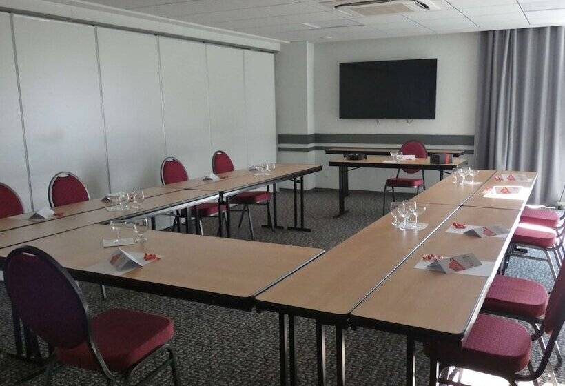 فندق Ibis Saintes