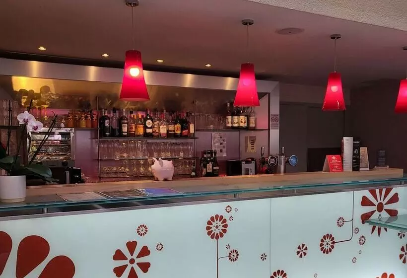 Отель Ibis Saintes