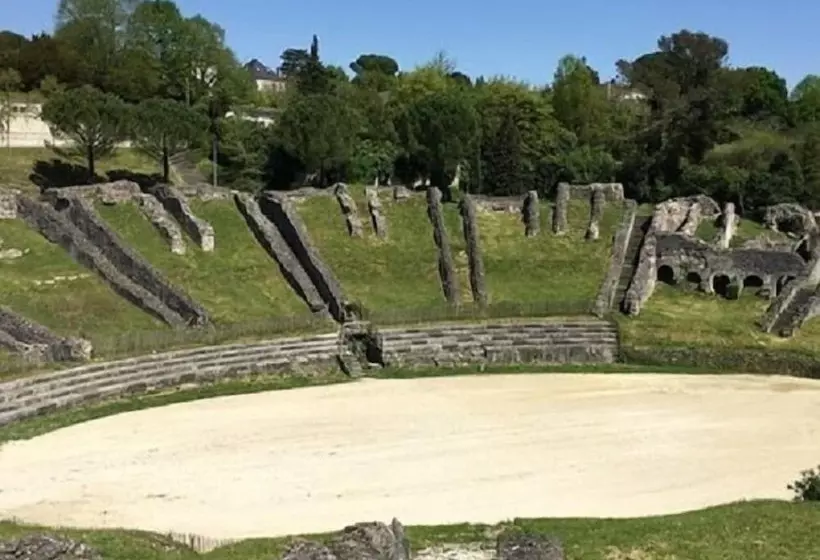 Отель Ibis Saintes