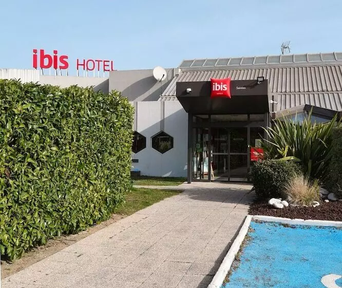 Отель Ibis Saintes