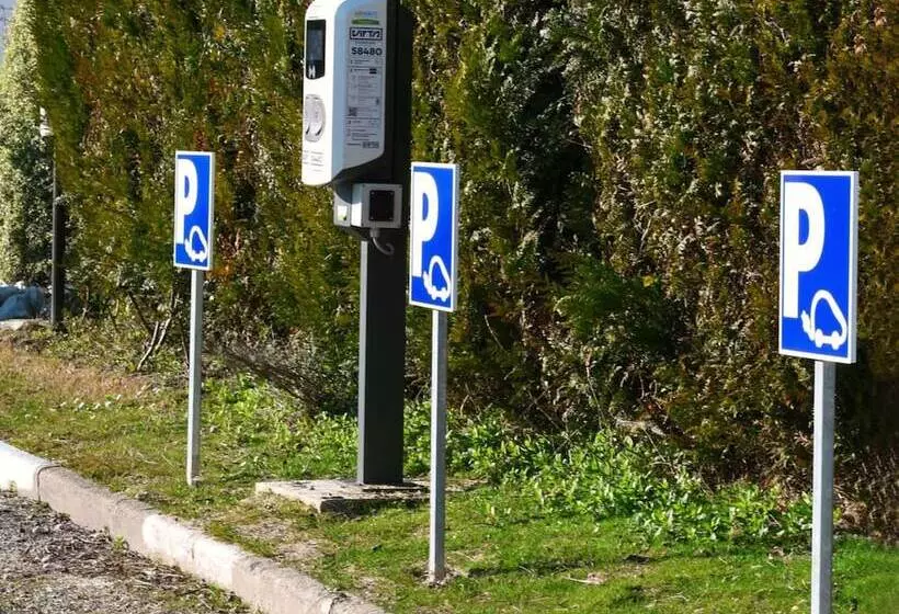 Отель Ibis Saintes