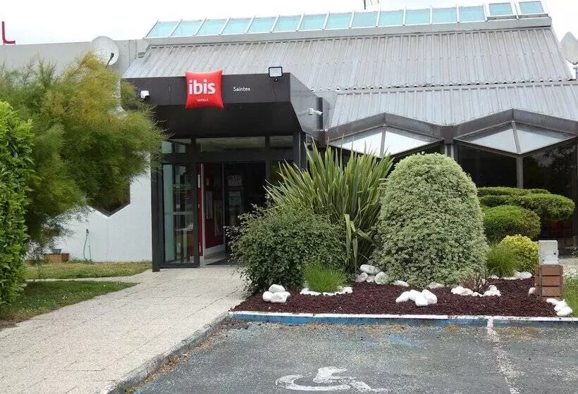 Отель Ibis Saintes