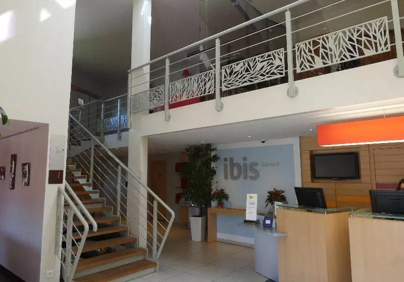 Отель Ibis Saintes