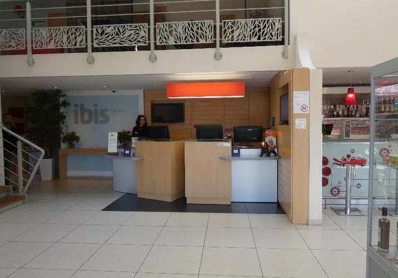 Отель Ibis Saintes