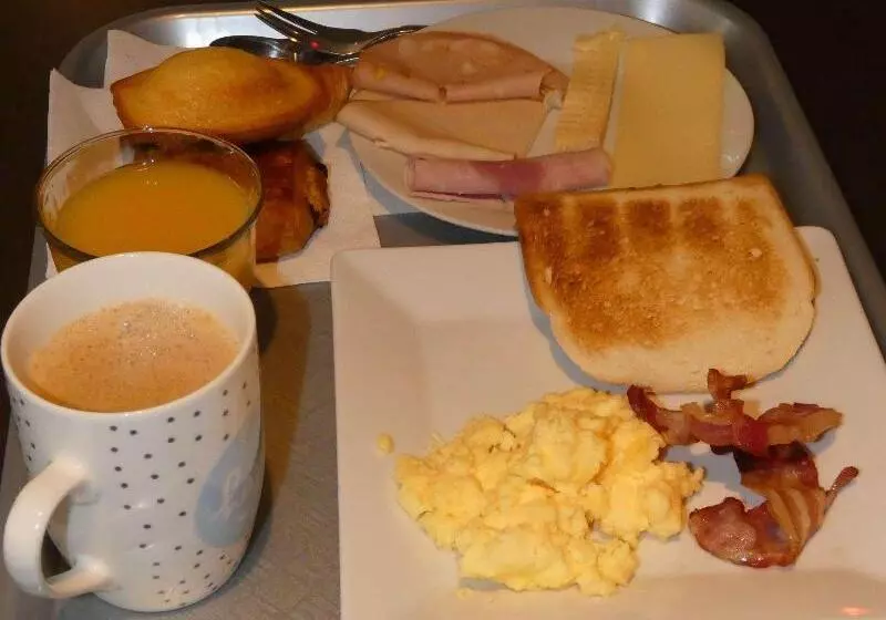 Отель Ibis Saintes