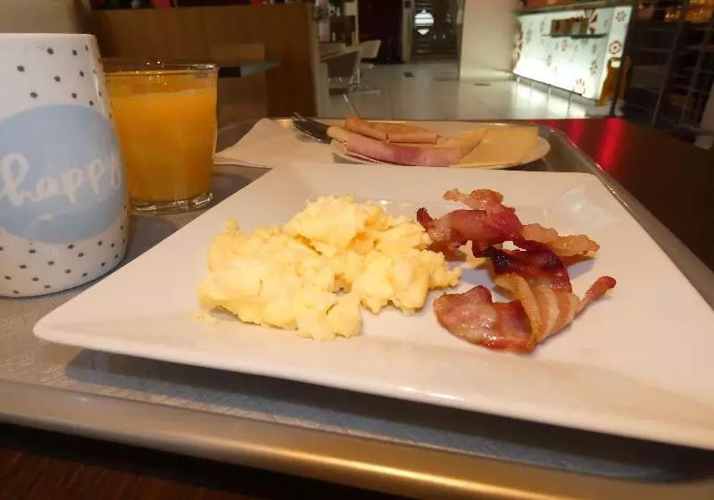 Отель Ibis Saintes