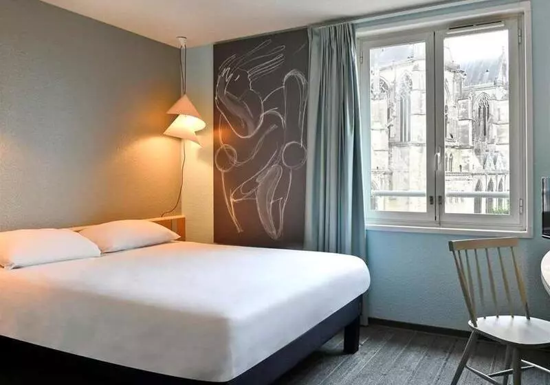 Hotel Ibis Saintquentin Basilique